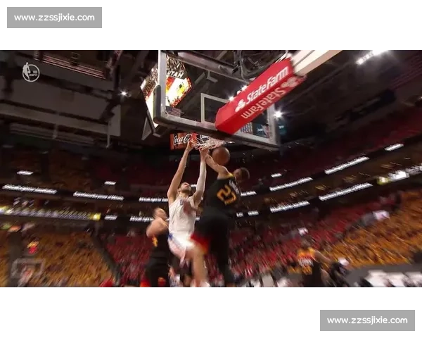 力劈华山!史密斯隔人补扣领衔总决赛十佳球 力劈华山!史密斯隔人补扣领衔总决赛十佳球